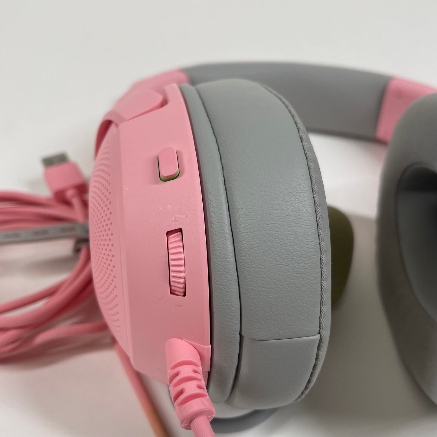 Razer V2 Wired Over-Ear Monitoring Headphones Pink RZ04-04510200-R3U1