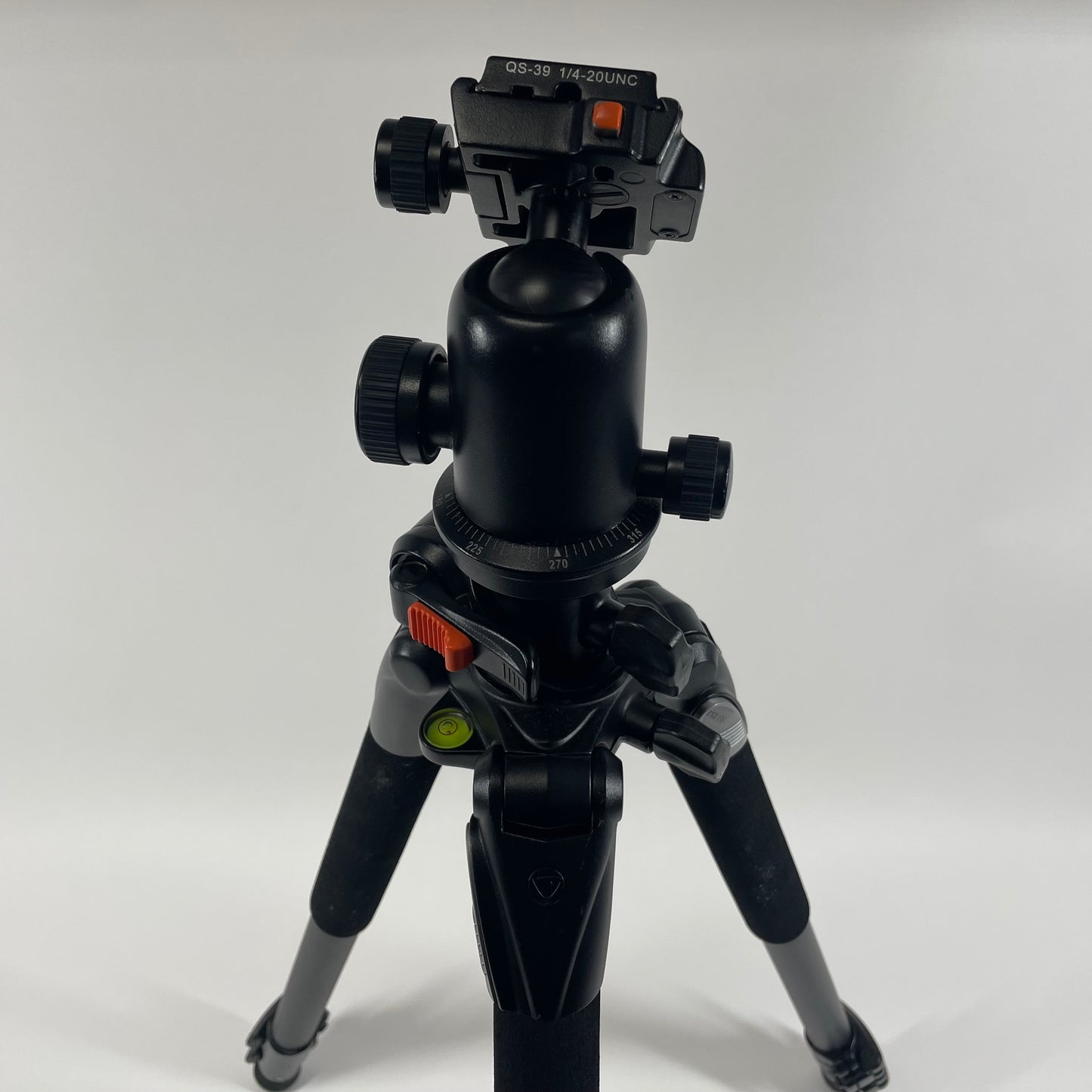 Vanguard Alta Pro 263AT Highly Versatile, 3-Section Aluminum Tripod 0X90352