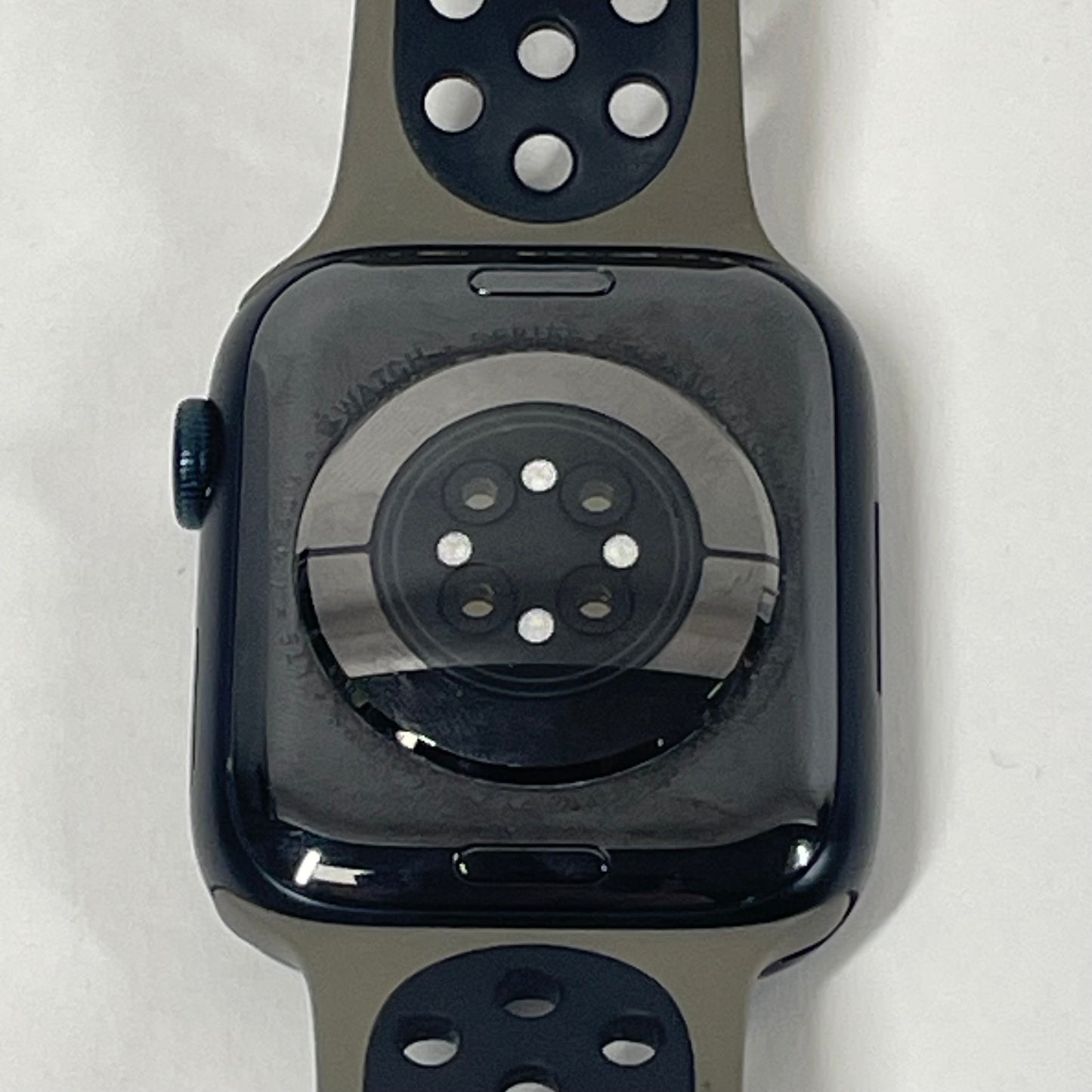 Broken GPS Only Apple Watch Series 8 45MM Aluminum MNUQ3LL/A Locked