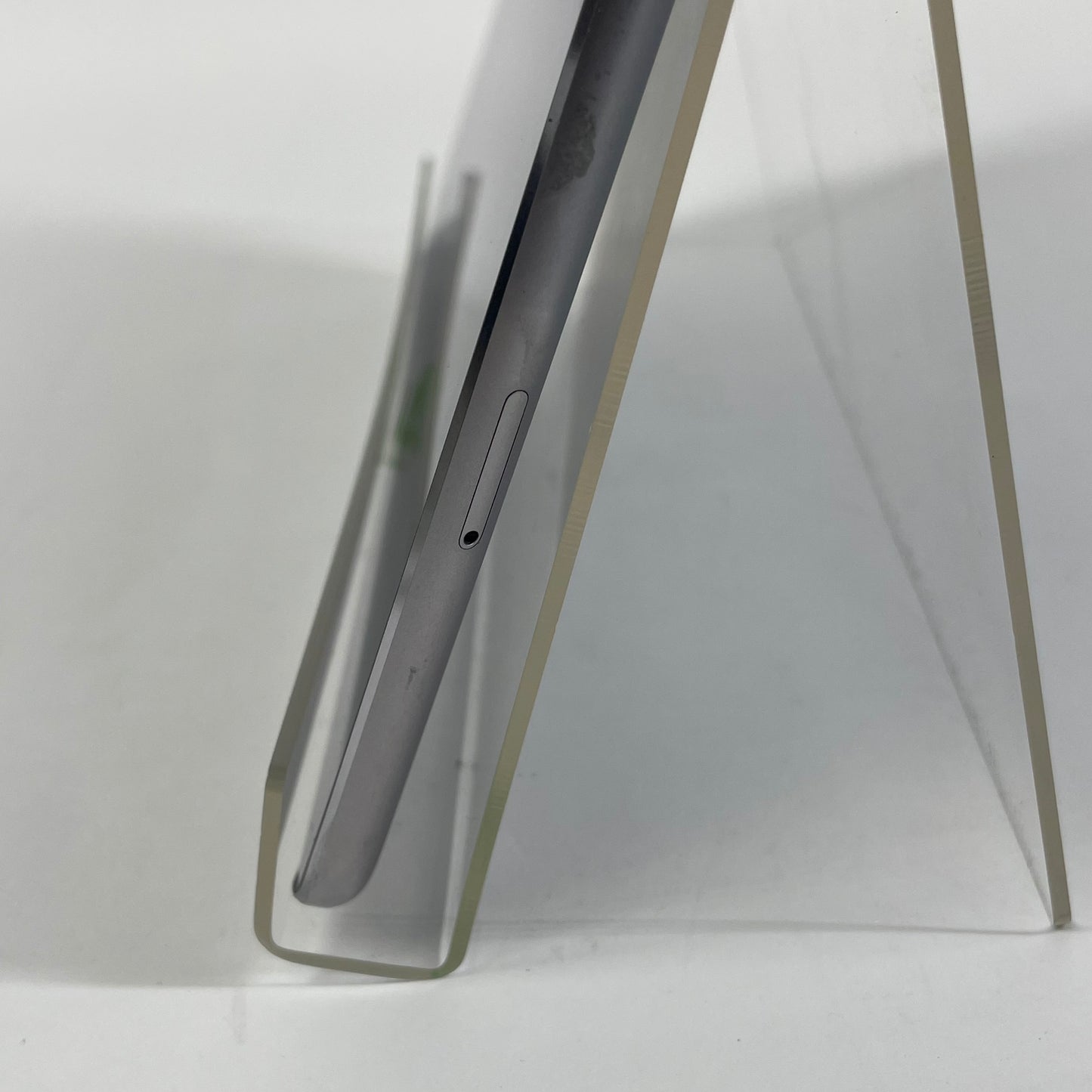 Unlocked Apple iPad Pro 1st Gen 128GB White ML3K2LL/A