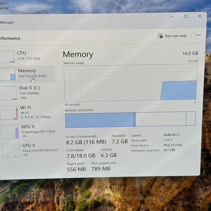 Lenovo Yoga Slim 7 14Q8X9 Snapdragon X Elite 16GB RAM 512GB Qualcomm Adreno