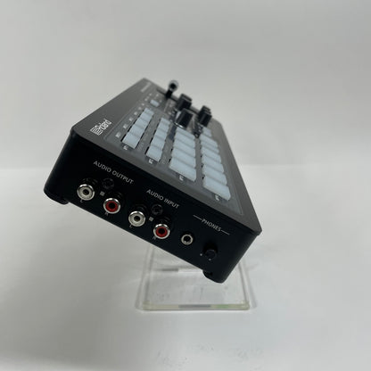 Roland xs-1HD 8-Channel Compact, 4-Input/4-Output Multi-Format Matrix Switcher