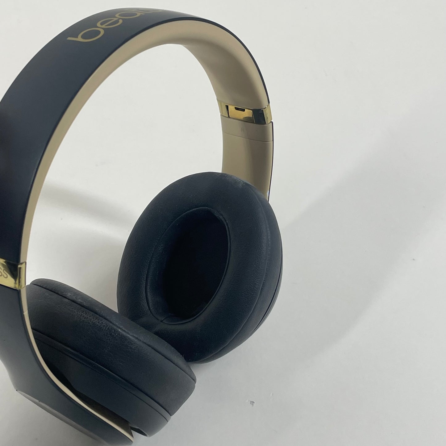 Beats Studio 3 Wireless Over-Ear Bluetooth Headphones Gray MC2N4LL/A