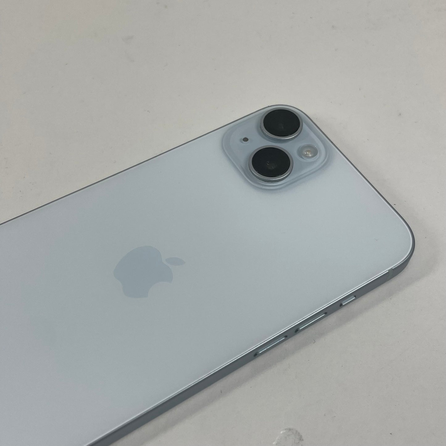 Factory Unlocked Apple iPhone 15 Plus 128GB Starlight MTXV3LL/A