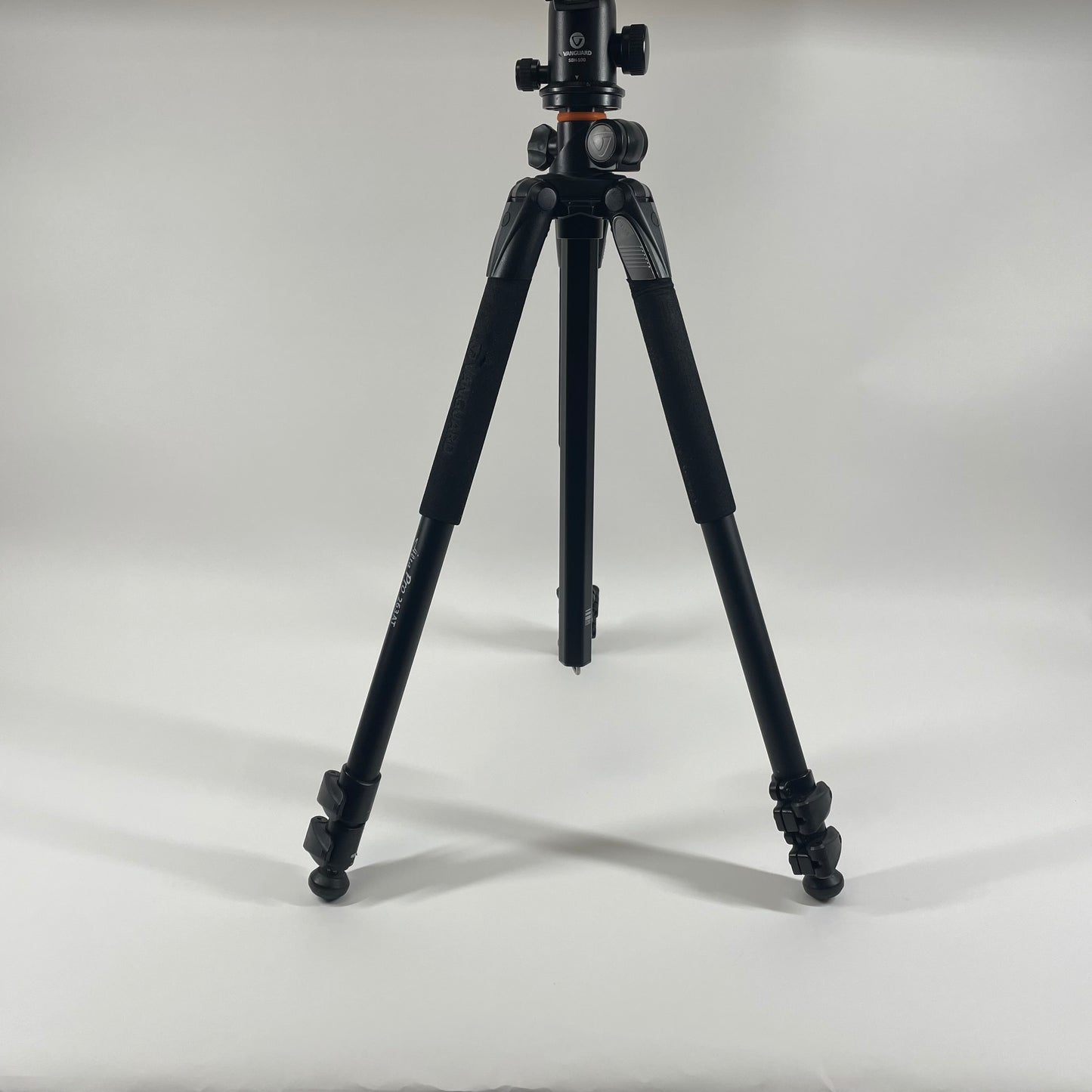 Vanguard Alta Pro 263AT Highly Versatile, 3-Section Aluminum Tripod 0X90352