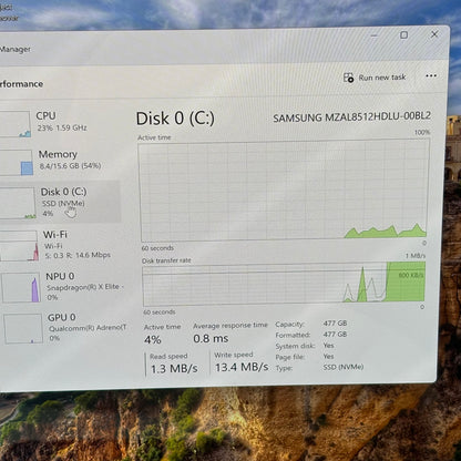 Lenovo Yoga Slim 7 14Q8X9 Snapdragon X Elite 16GB RAM 512GB Qualcomm Adreno
