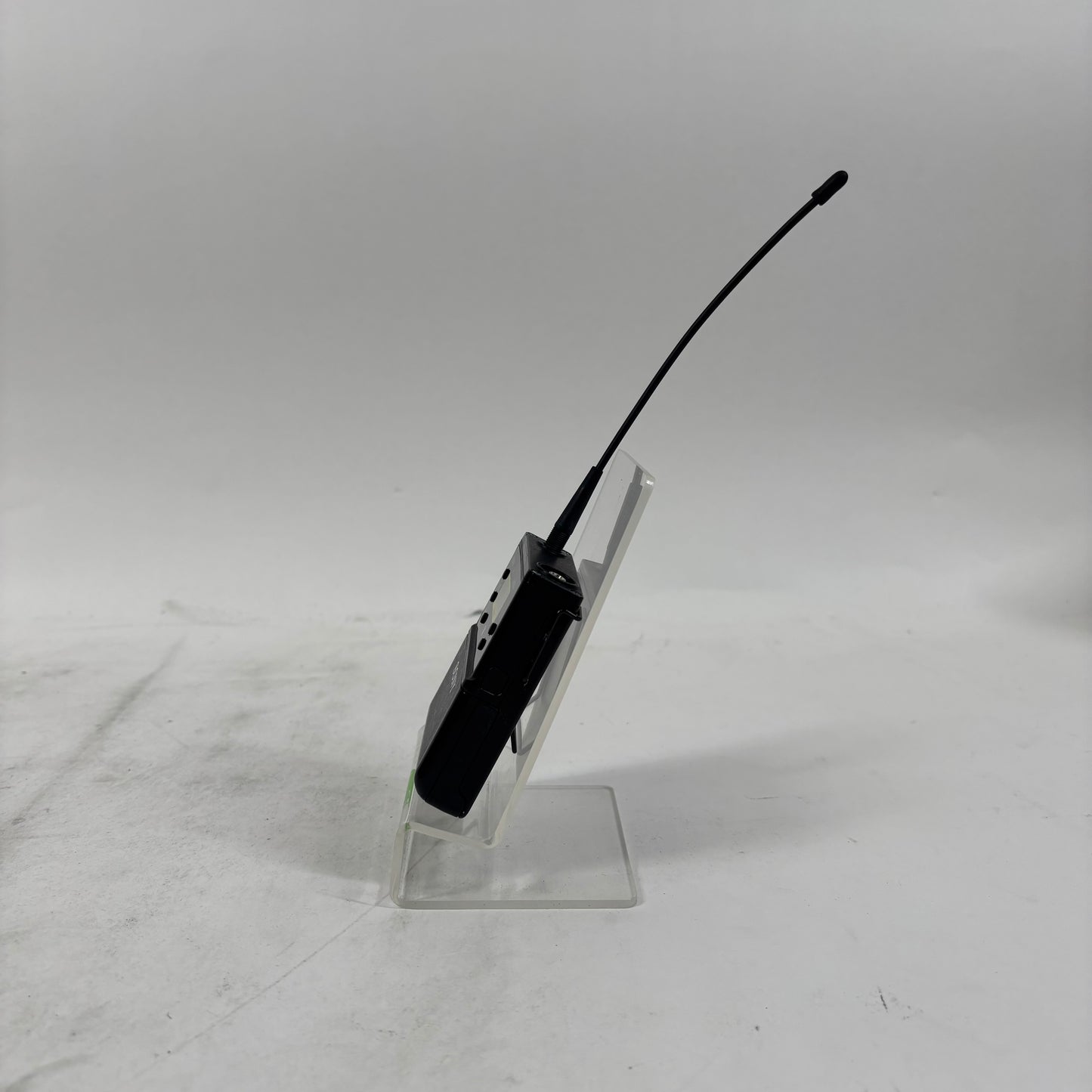 Sony UTX-B40 470-542 MHz Compact Wireless Bodypack Transmitter 	UTX-B40