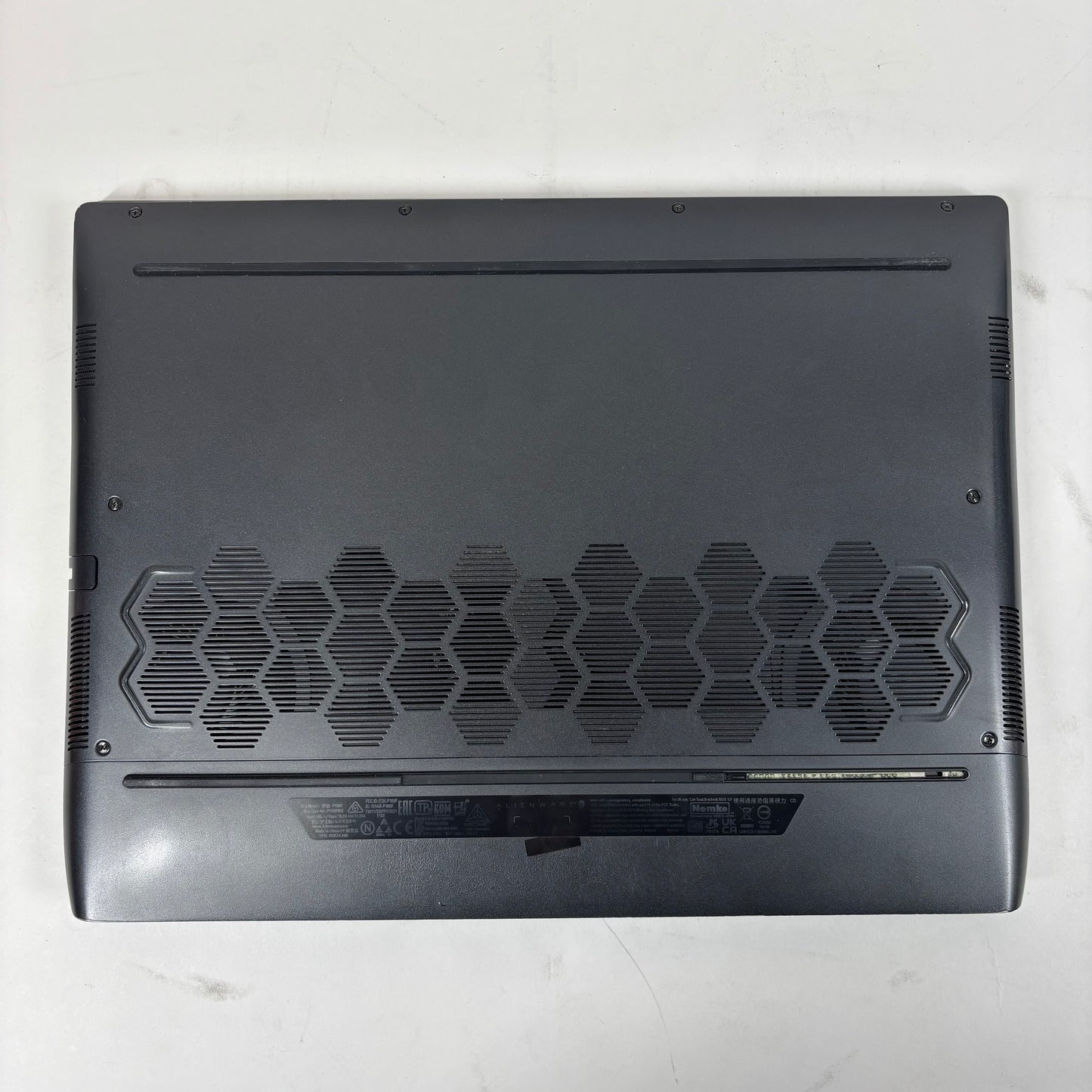 Alienware M15 P109F 15.6" Ryzen 7 5800H 3.2GHz 16GB RAM 512GB SSD