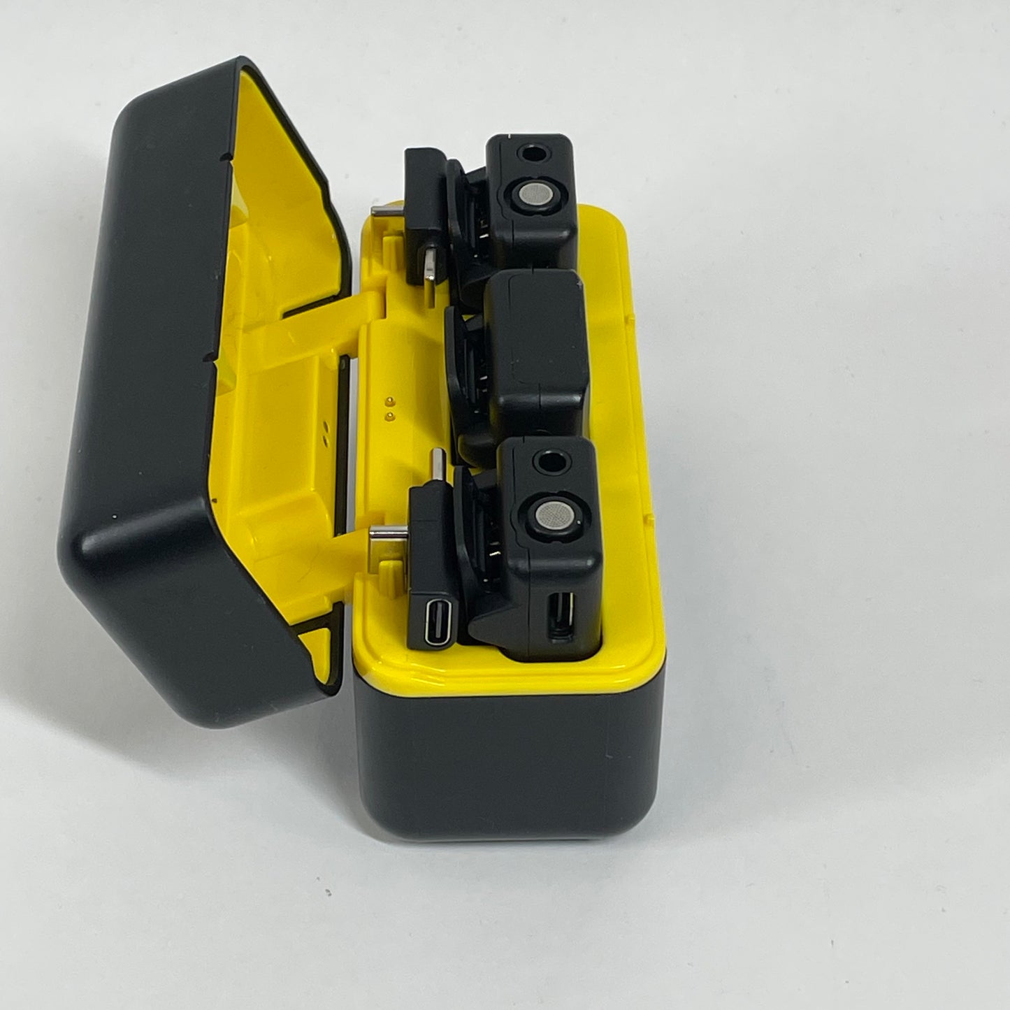 Neewer Pro CM28 548-572 MHz Wireless Lavalier Microphone System