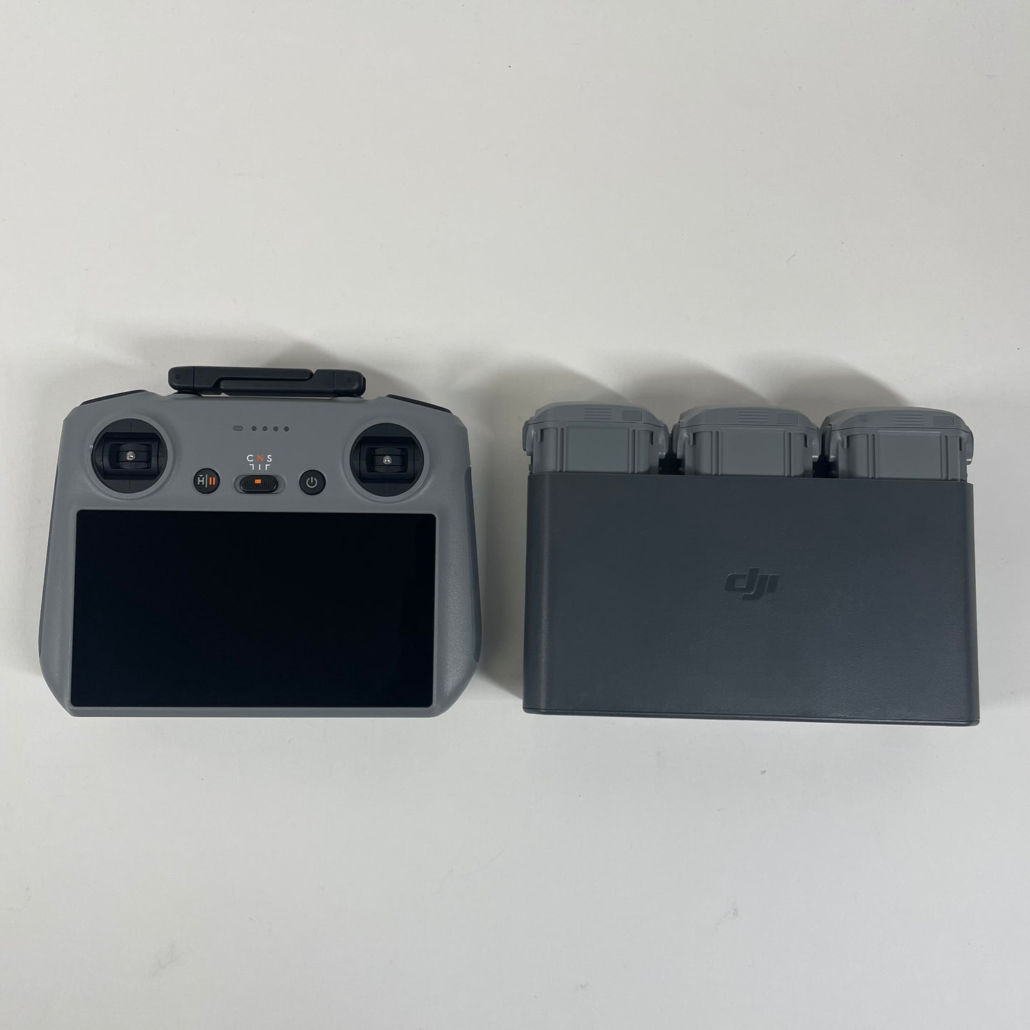 DJI Air 3 Versatile, Mid-Range Foldable Camera Drone CP.MA.00000693.01