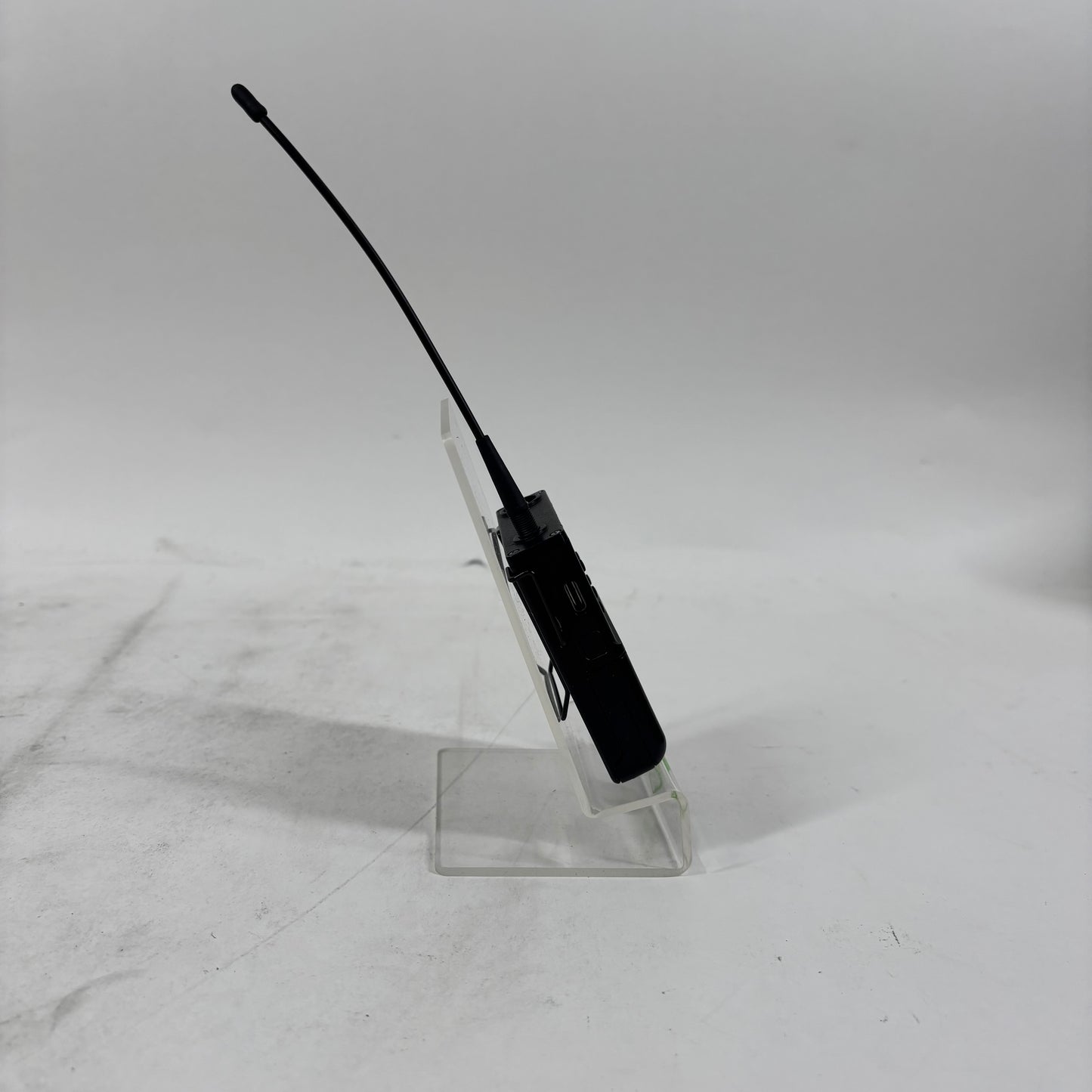 Sony UTX-B40 470-542 MHz Compact Wireless Bodypack Transmitter 	UTX-B40