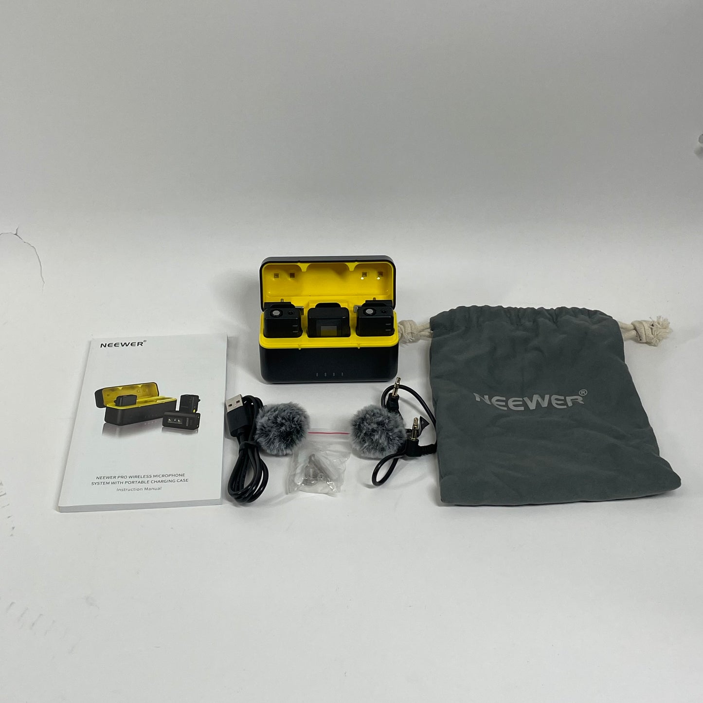 Neewer Pro CM28 548-572 MHz Wireless Lavalier Microphone System