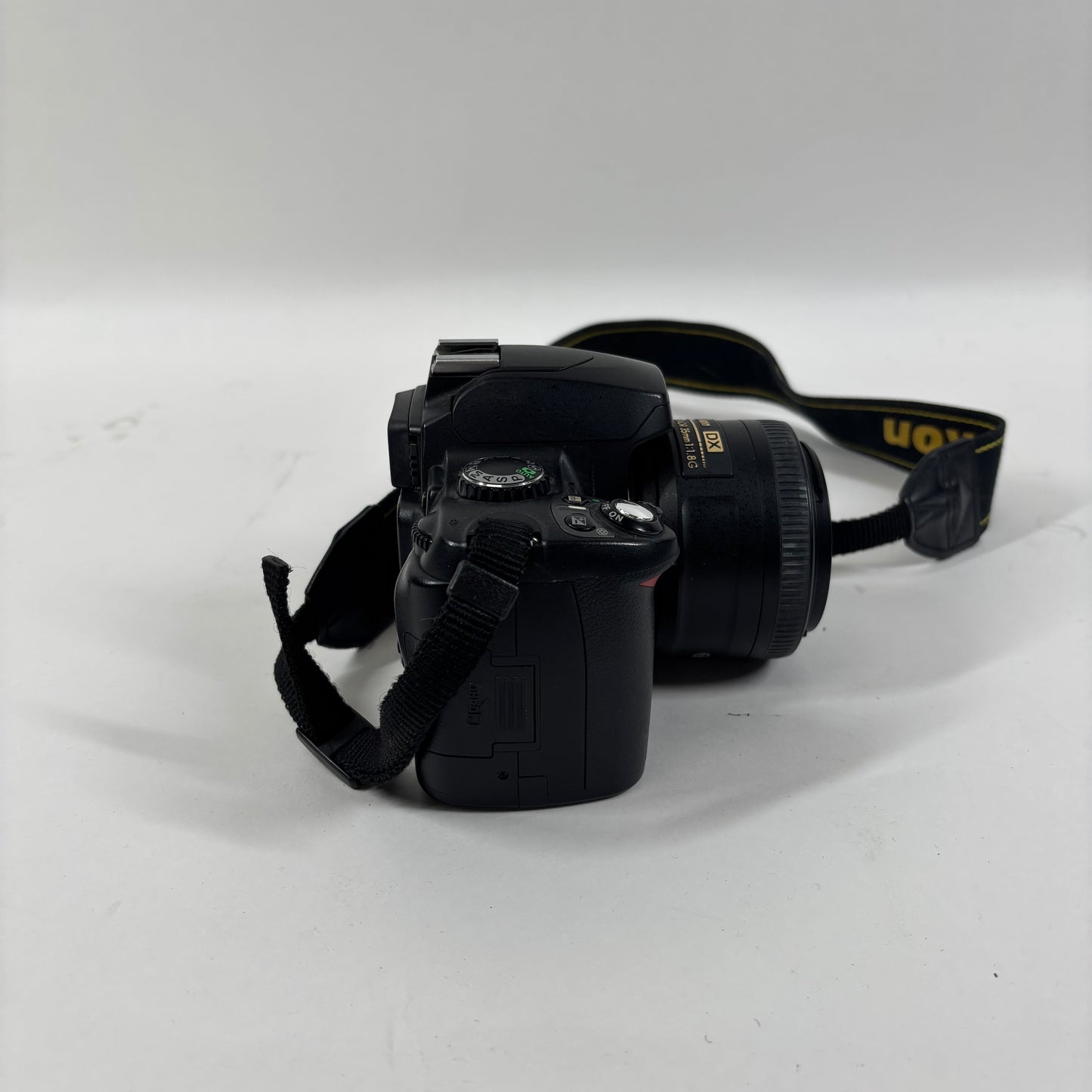 Nikon D40 6.1MP DSLR Camera