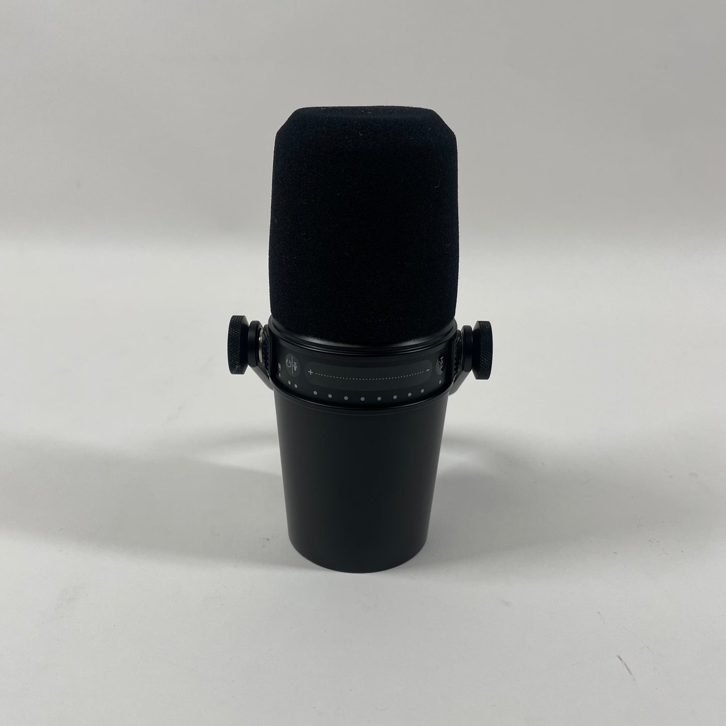 Shure MV7 50 Hz to 16 kHz Professional-Grade, Hybrid Dynamic Microphone MV7-K