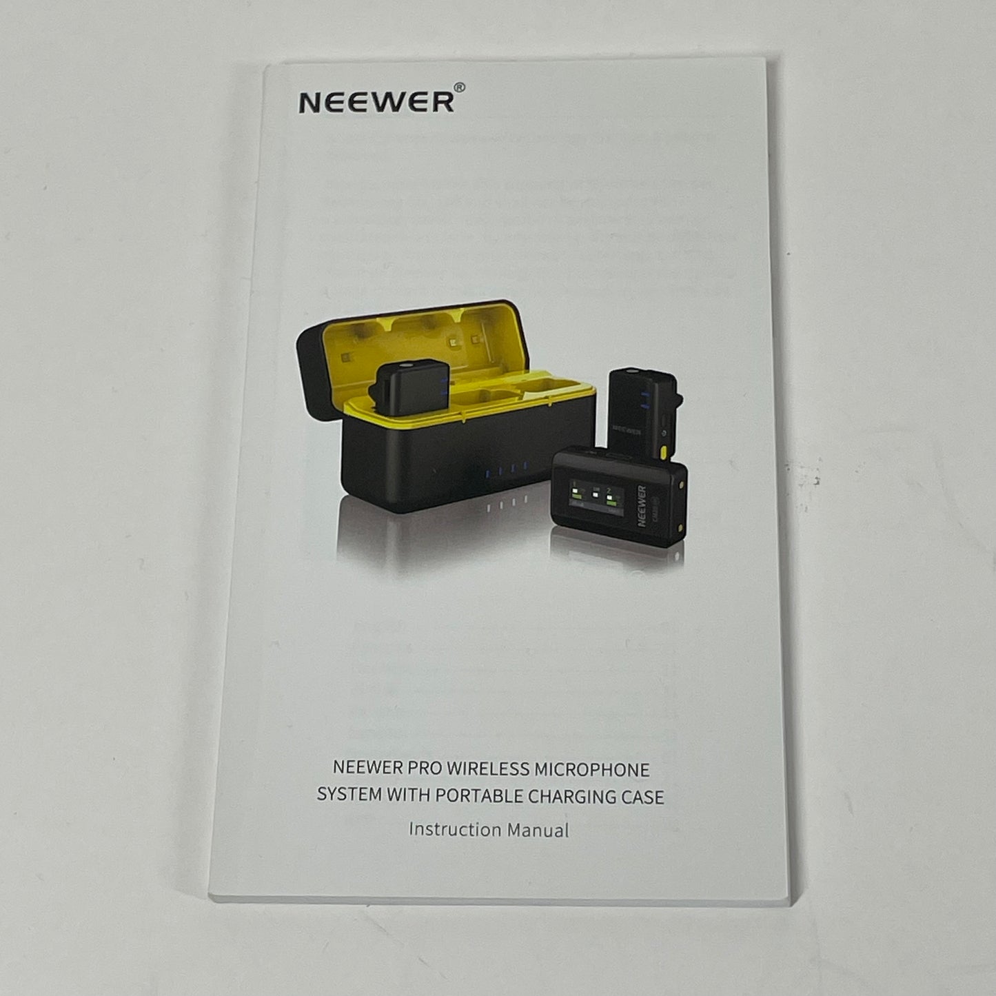 Neewer Pro CM28 548-572 MHz Wireless Lavalier Microphone System