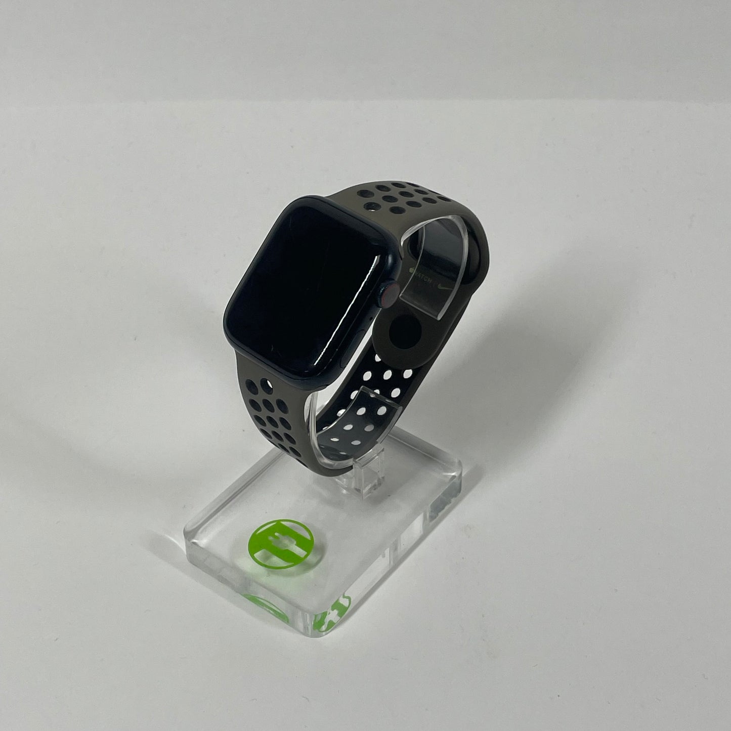 Broken GPS Only Apple Watch Series 8 45MM Aluminum MNUQ3LL/A Locked