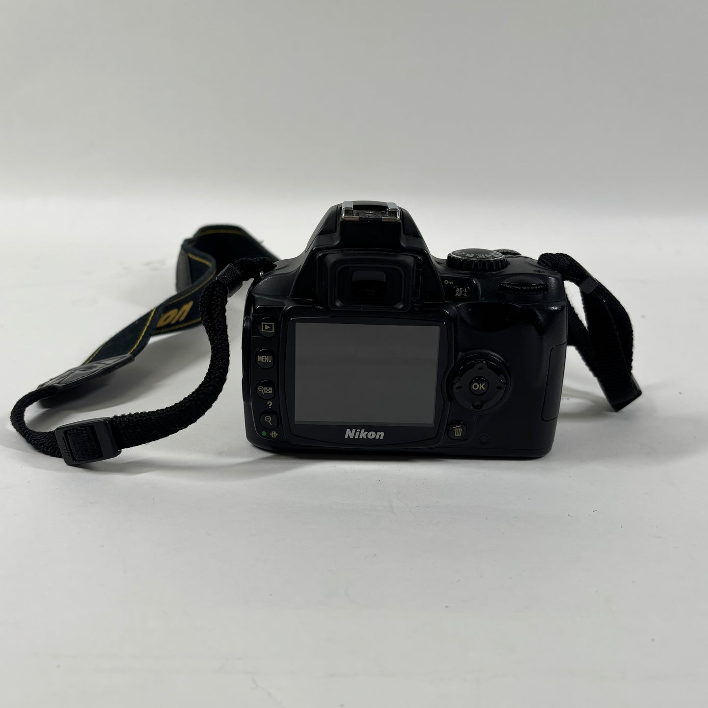Nikon D40 6.1MP DSLR Camera